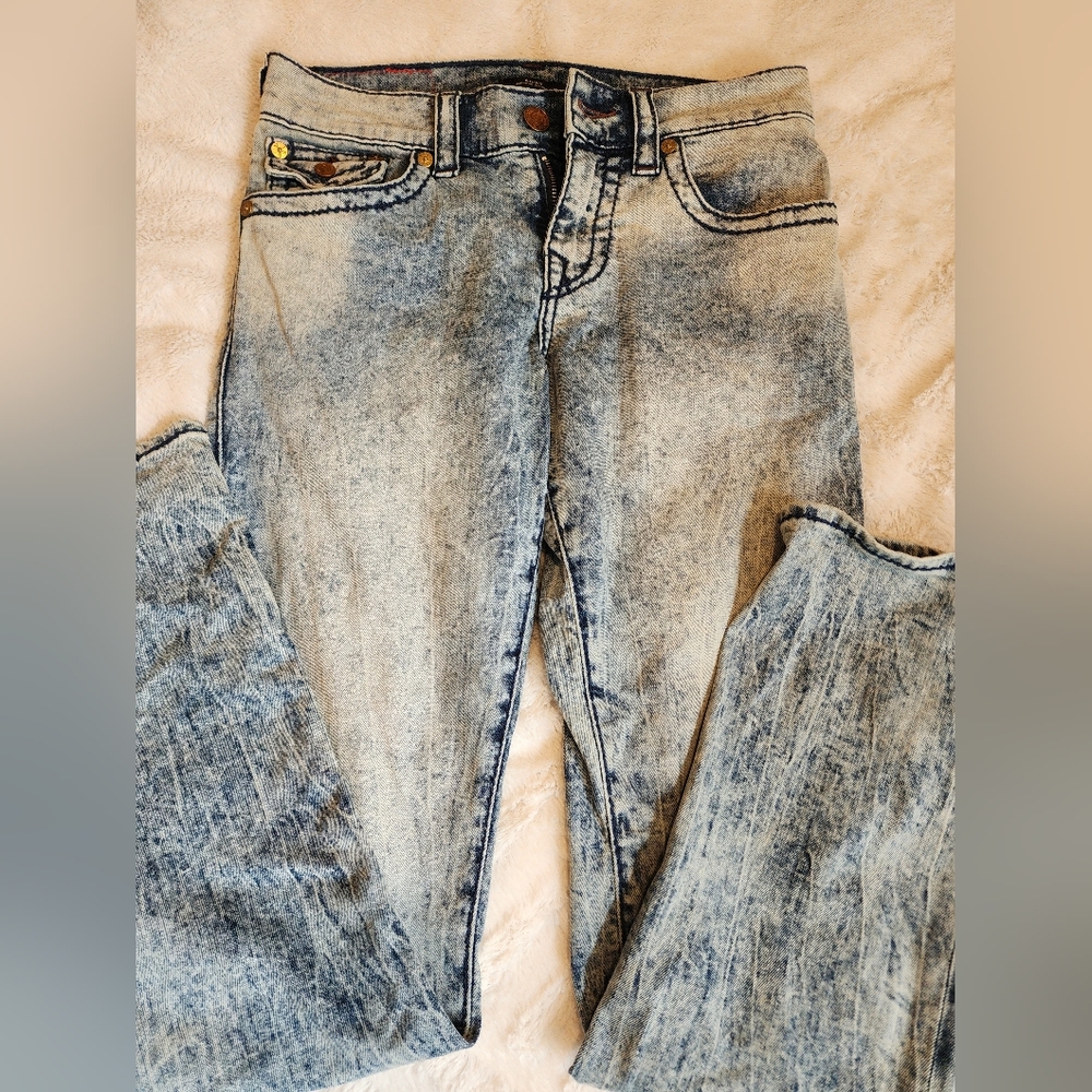 True Religion Light Blue/ Acid Wash Jeans - Picture 5 of 9